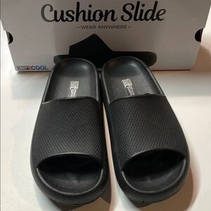 32 Degree Cool Womens Black Slides Sz 7.5-8.5 New in box